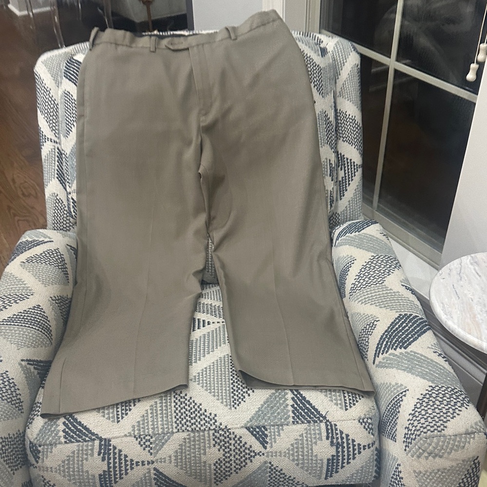 Savane Men's Classic Khaki Dress Pants